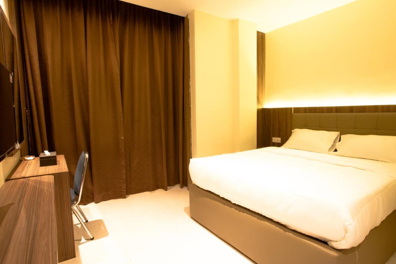 Ak Hotel Nagoya Hill Batam Esterno foto